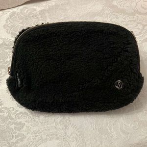 LULULEMON Everywhere Belt Bag *Fleece